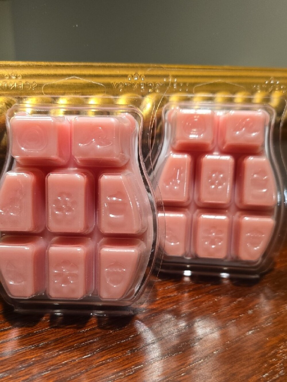 Scentsy Wax Melts - Strawberry Sweetie (2) - Picture 2 of 2